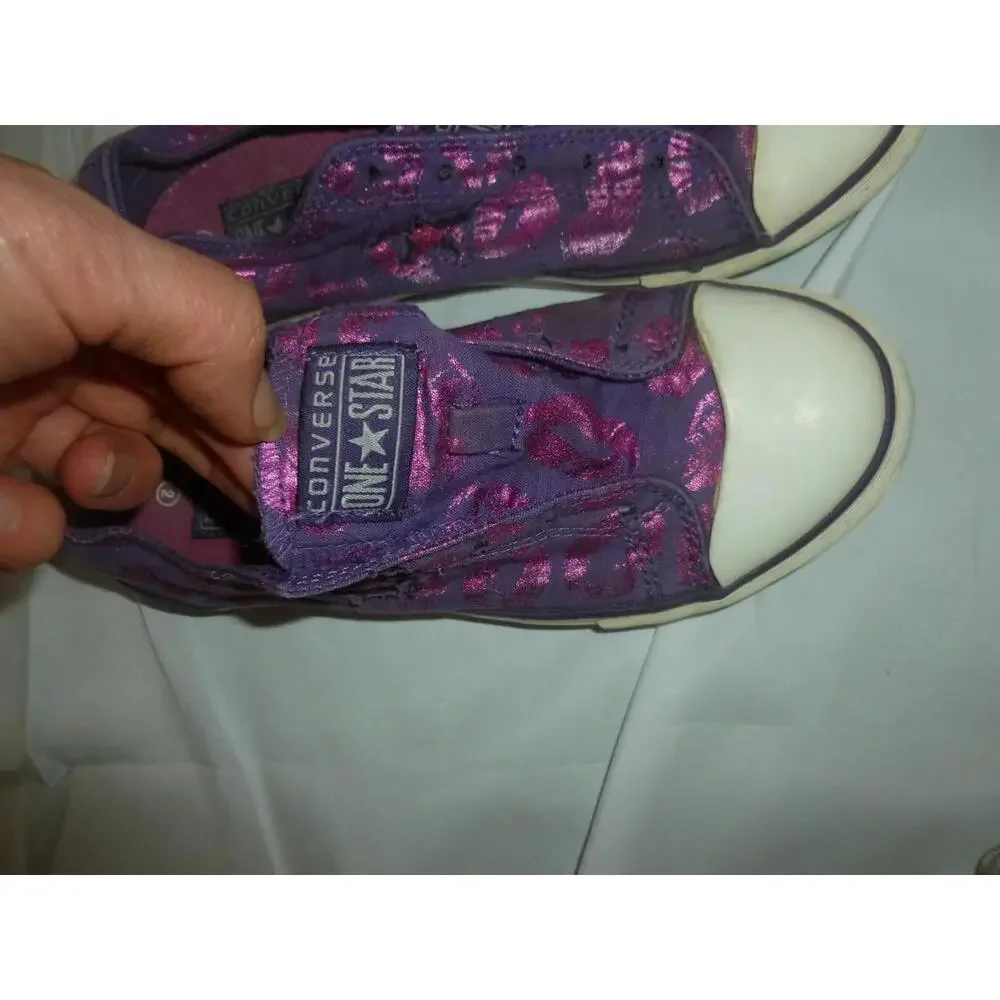 CONVERSE‎ All Star Kisses Lipstick Low-Top Canvas Sneaker sz 2 KIDS